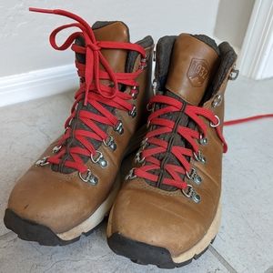 Danner women's leather hiking boot, Mountain 600, size 9